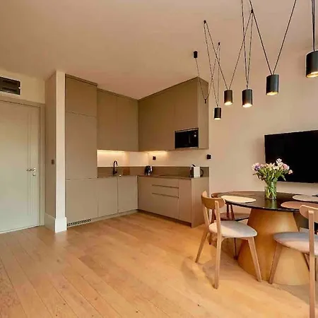 Luksusowy Apartament Przy Plazy Z Basenem Апартаменти