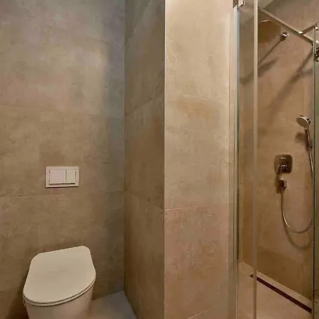 Luksusowy Apartament Przy Plazy Z Basenem Апартаменти