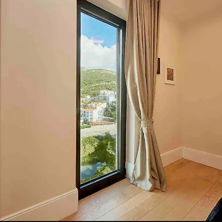 Luksusowy Apartament Przy Plazy Z Basenem Апартаменти
