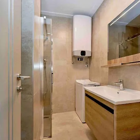 Luksusowy Apartament Przy Plazy Z Basenem * Будва