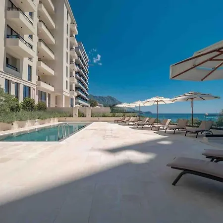 Апартаменти Luksusowy Apartament Przy Plazy Z Basenem Будва