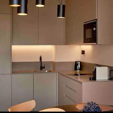 Luksusowy Apartament Przy Plazy Z Basenem Апартаменти